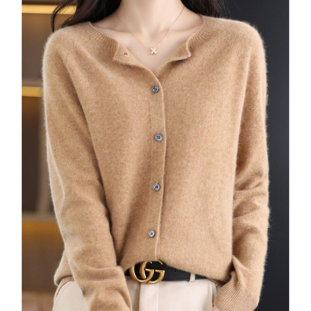 Women's Oversized Button-Front Knit Cardigan for Layering and Comfort 11