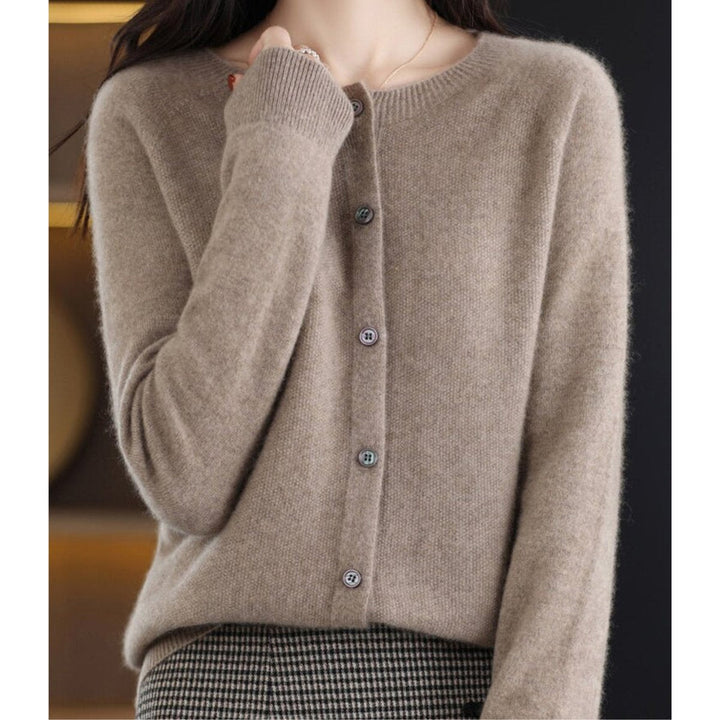 Women's Oversized Button-Front Knit Cardigan for Layering and Comfort 9